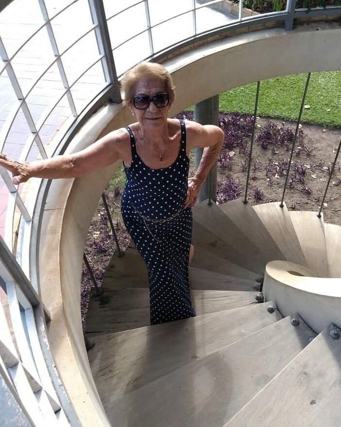 Sexy gilf at