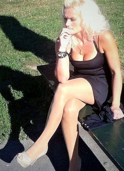 Reife Damen gekleidet, aber sexy