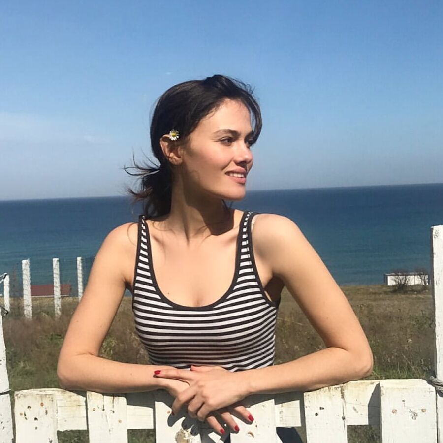 Gulper Ozdemir Sexy Turkish Celebrity Women
