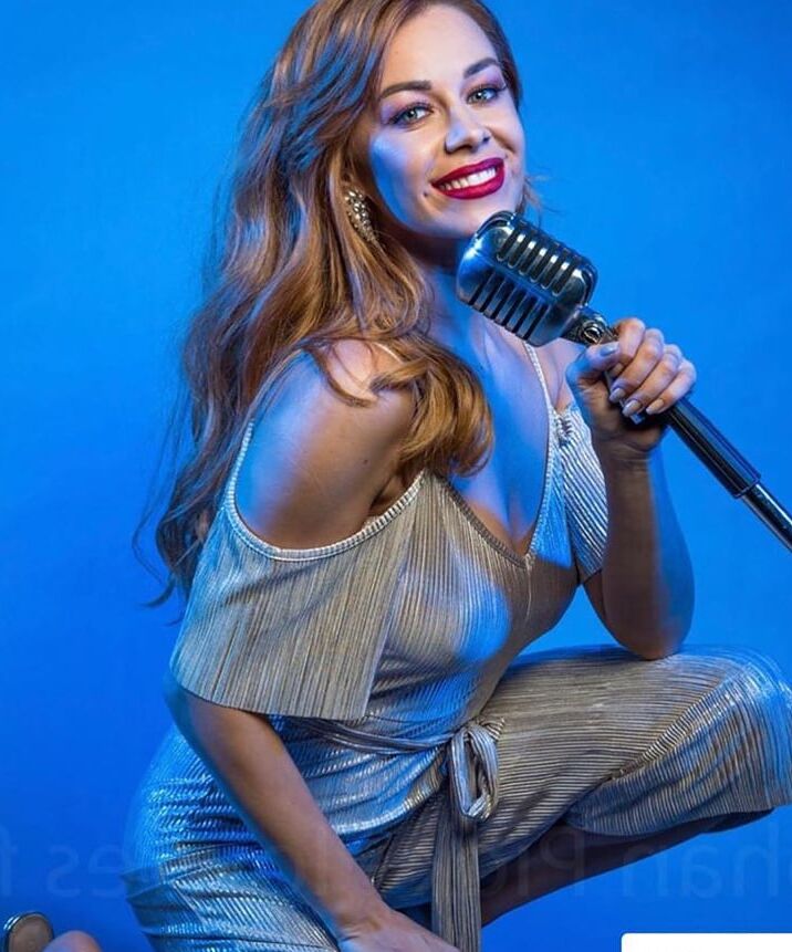 Oana Nechiti Wichsvorlagen