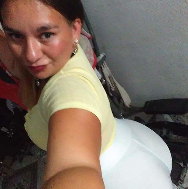 Corno mi esposa y su culote cuckold Wife flashing