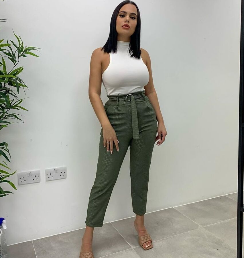Rich Paki Slut Sexy Body From London