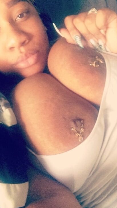THIS BITCH TAKING A SELFIE V
