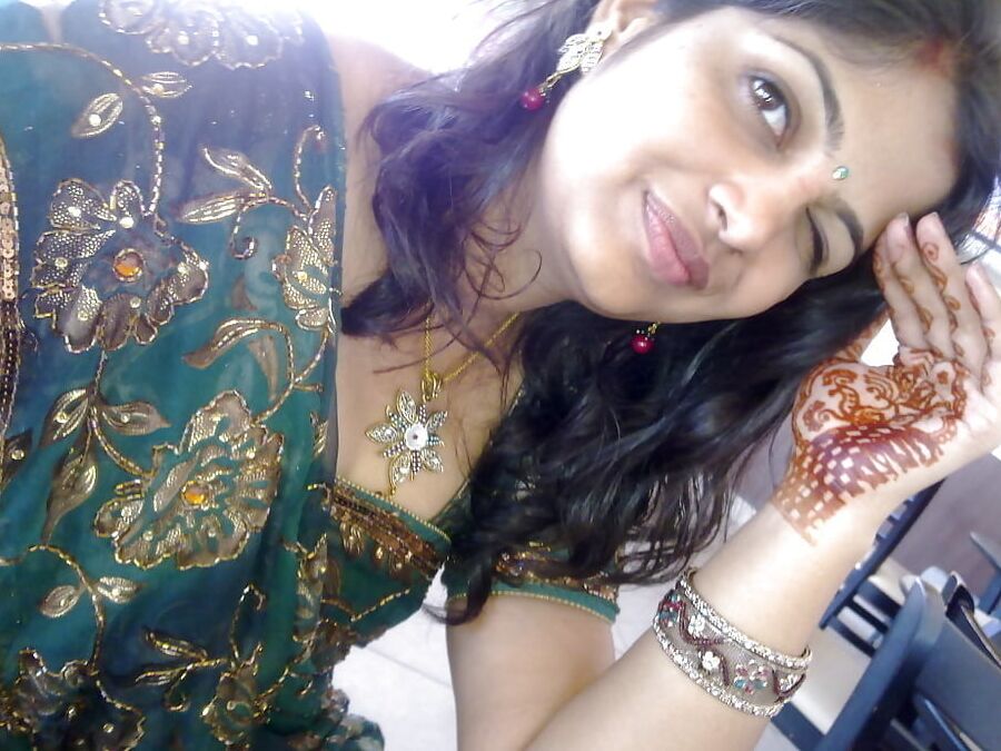 Voluptous Indian Desi Wife big Boobs