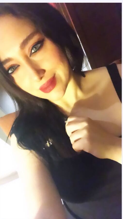Egyptian Rool Very Hot Model Fover