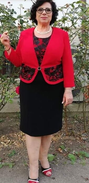 Mature and granny In flesh-colored stockings