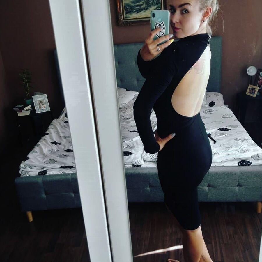 Backless Selfies