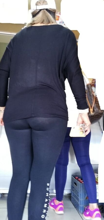 Madura riquisisima transparentando leggins