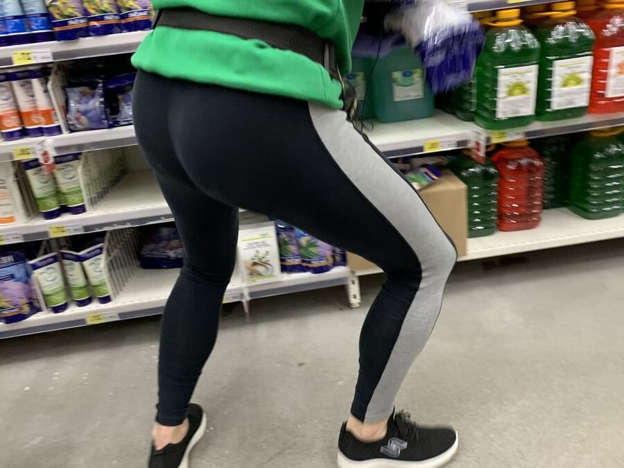 Sugar ass in leggings