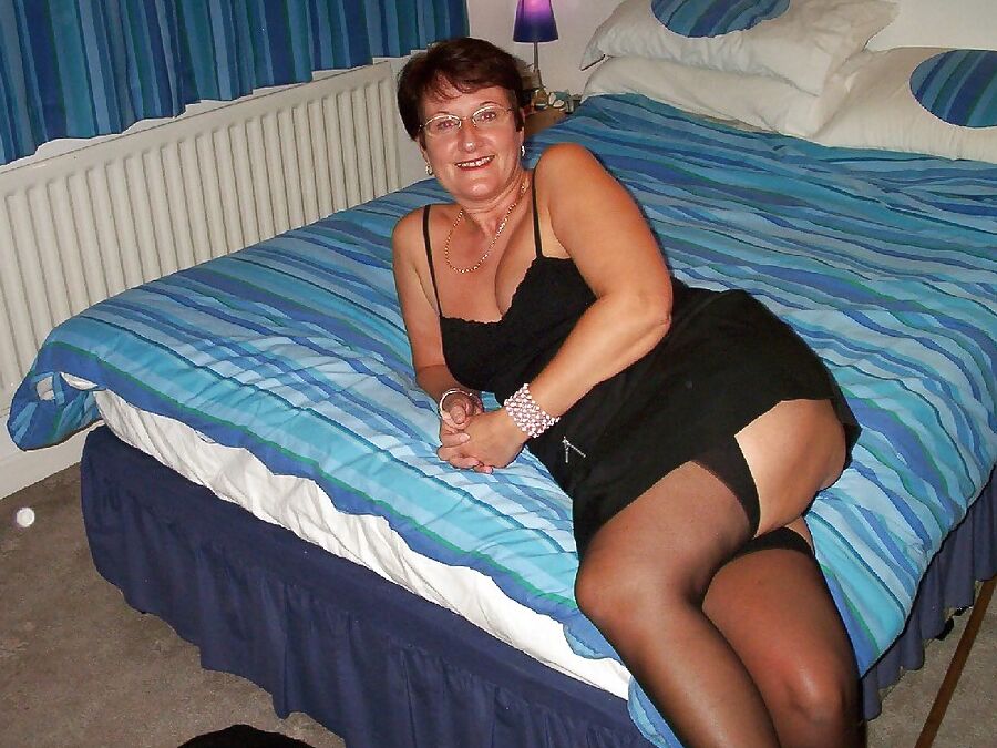 Soccer Mum&;s Private Pics for Hubby