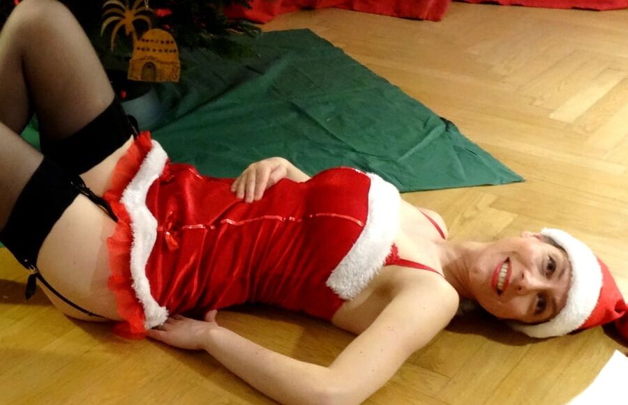 Whore Santa Claus Doreen.