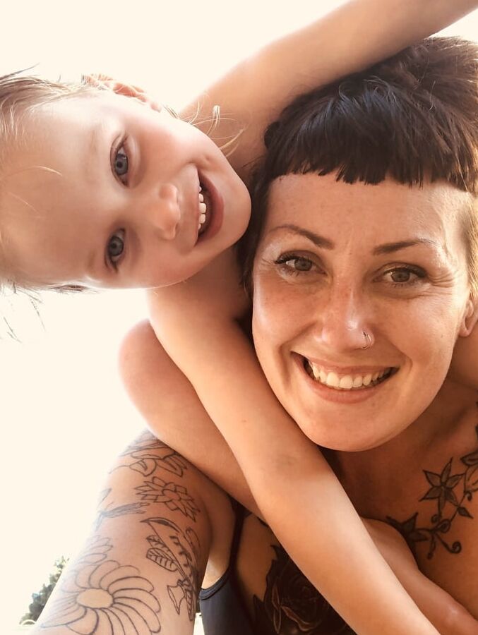Australian mom of girls craving for asians cock