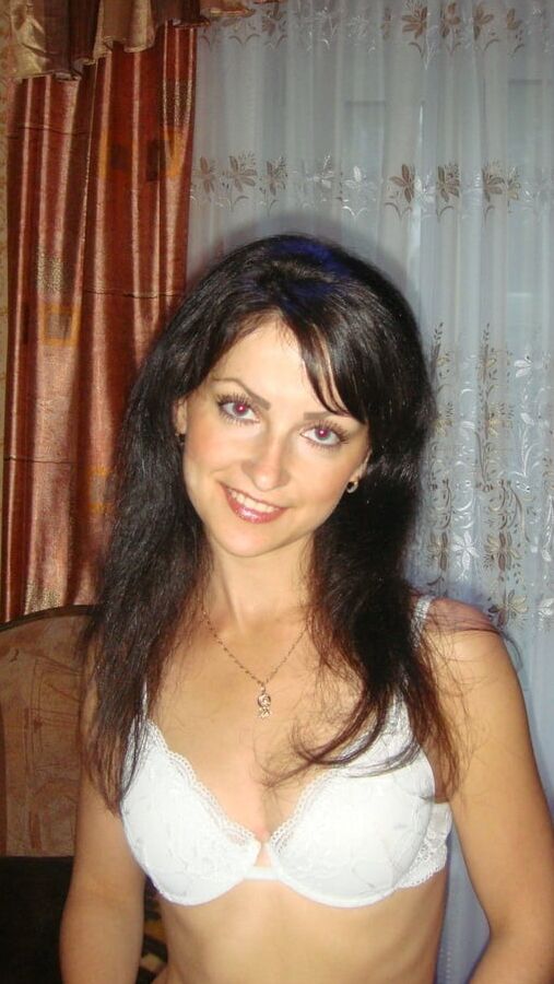 BUTTERFLY BRUNETTE