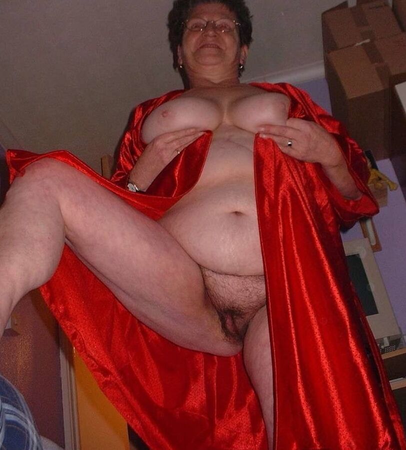 Hotty grands I would luv to make love too...