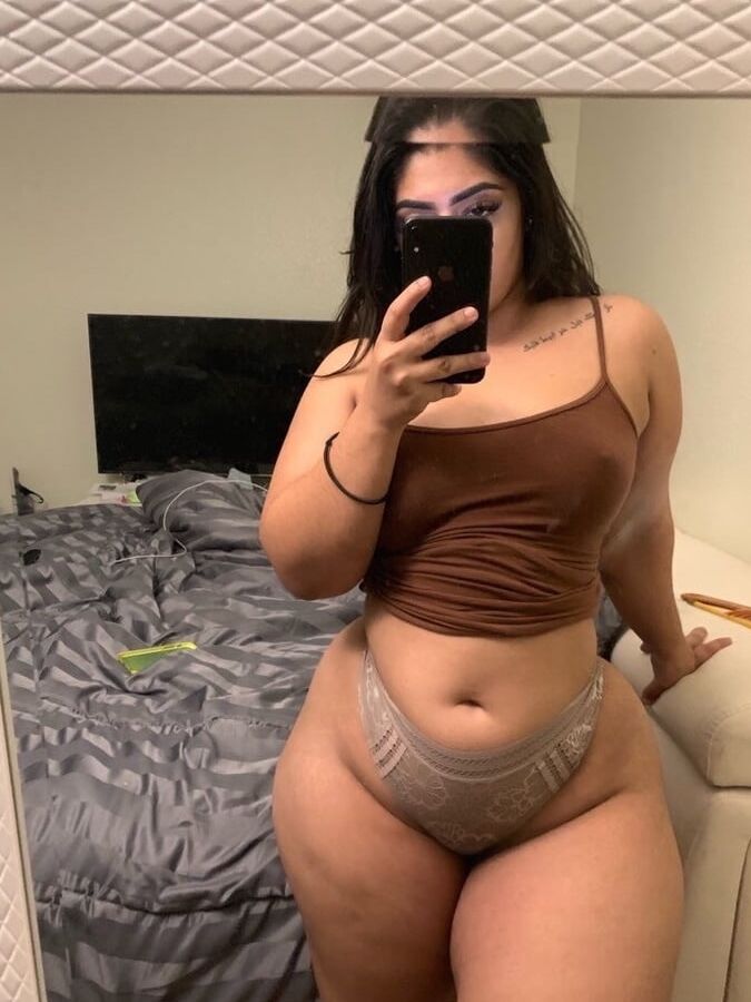 Culona con tanga de encaje
