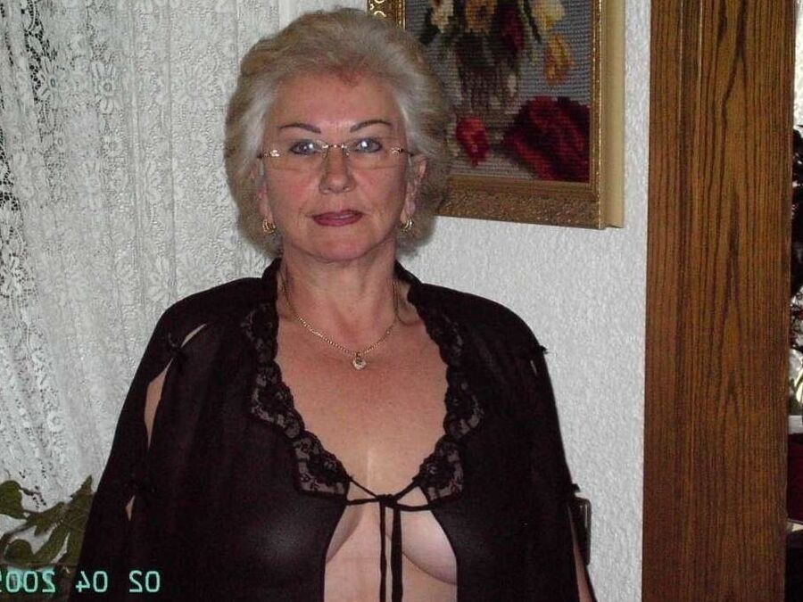 SLUTTY GRANNIES