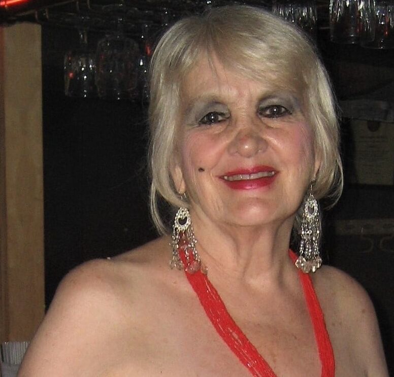 BUSTY BLONDE GRANNY