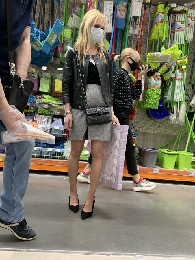 Upskirt business lady. Milf mature upskirt.