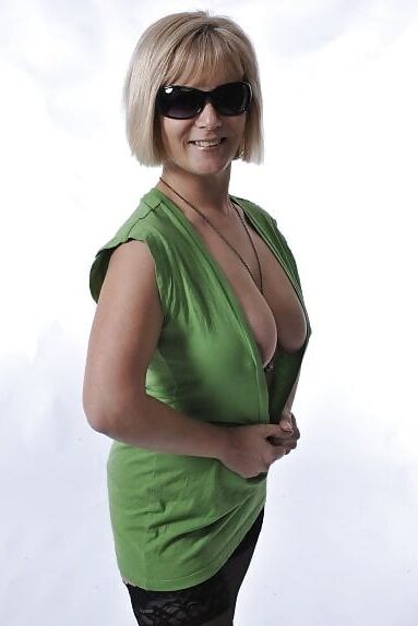 Women Need Exposure - Sexy Blonde Mature