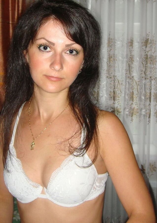 BUTTERFLY BRUNETTE