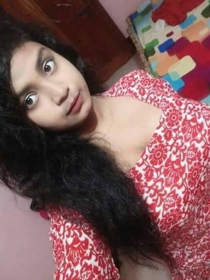 Hot srilankan office bitch leaked her body