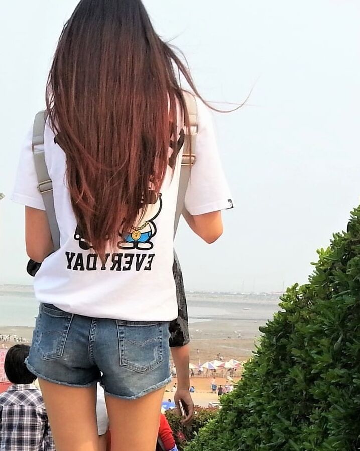 Voyeur: Chinese skinny bums in shorts....