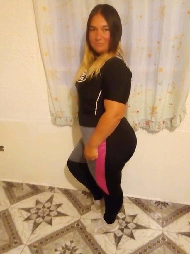 Corno mi esposa y su culote cuckold Wife flashing