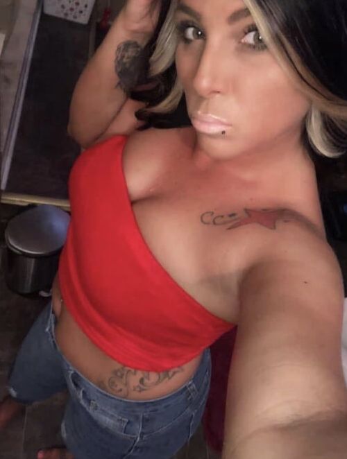 Tan Louisville, KY Girl