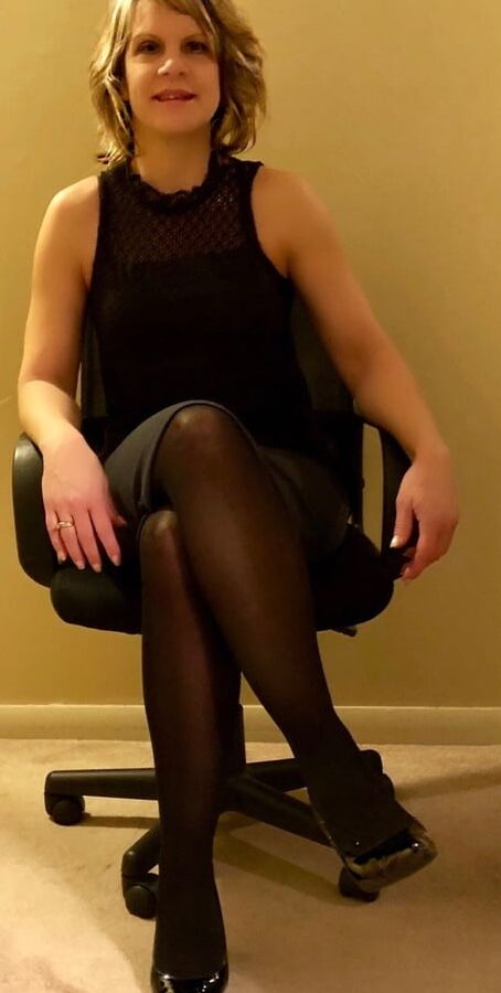 Sexy mature soccer mom showing off her pantyhose and heels