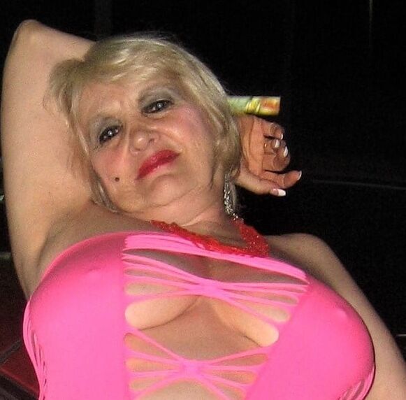BUSTY BLONDE GRANNY