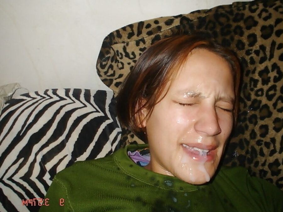 - une jolie salope qui aime les ejacs faciales