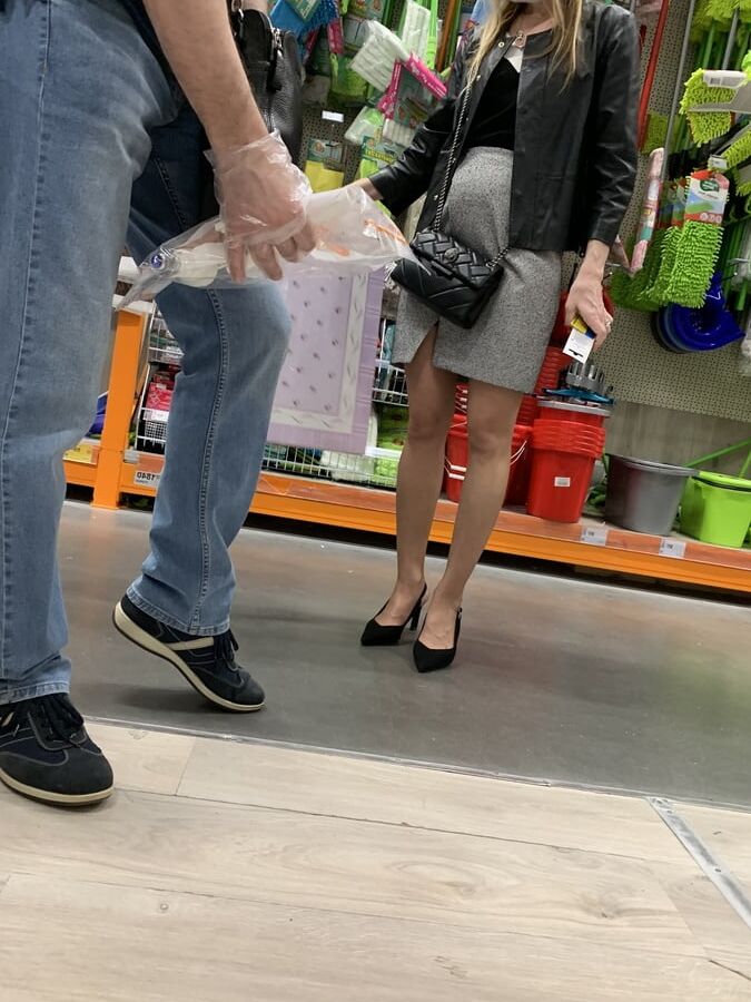 Upskirt business lady. Milf mature upskirt.