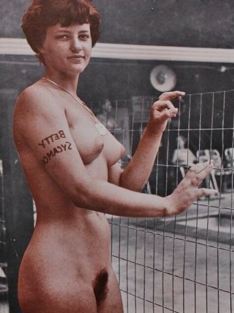 Naked Vintage Girls