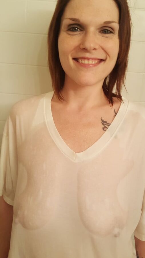 Sarah Knight wet t