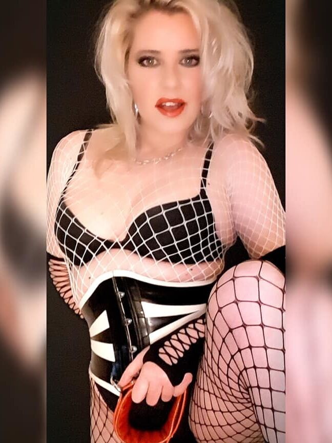 Classy Mistress Licky Velvet