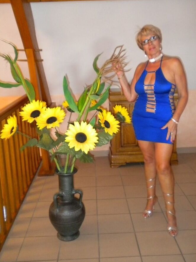 Blonde Matures with Sort Hair and Glasses