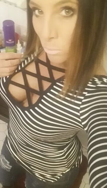 Tan Louisville, KY Girl