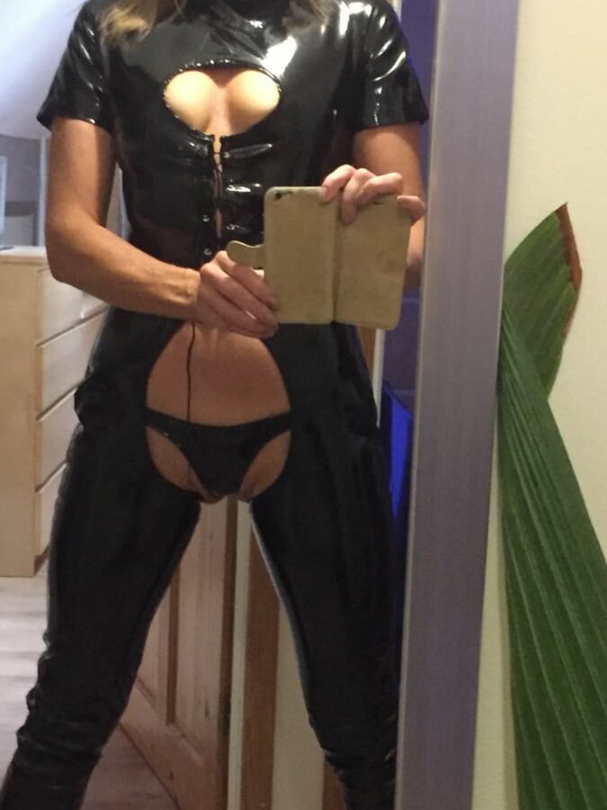 Latex amateur and selfie