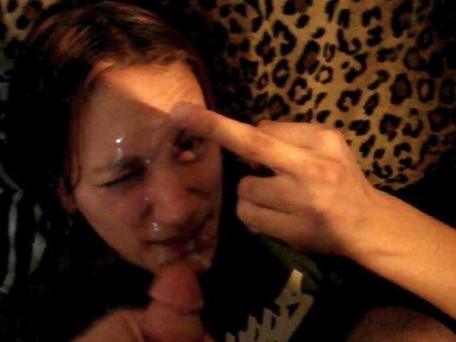 - une jolie salope qui aime les ejacs faciales