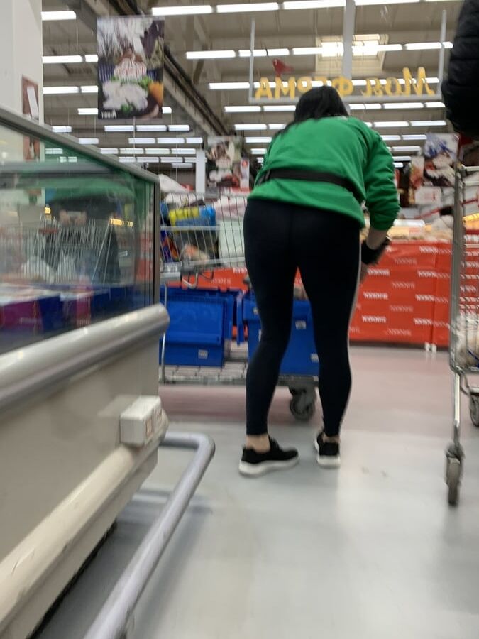 Sugar ass in leggings