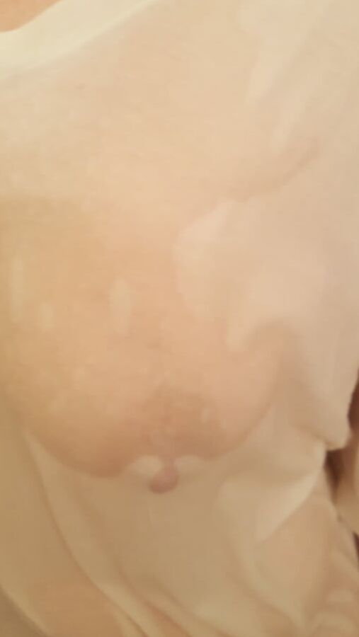 Sarah Knight wet t