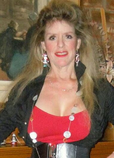 Mature ladies braless cleavage pokies