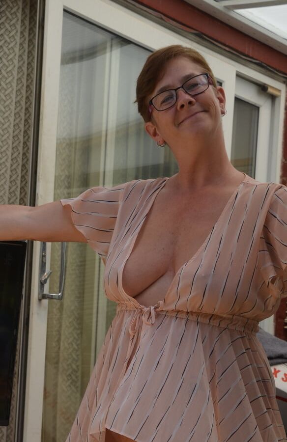 Older and hot (Braless)