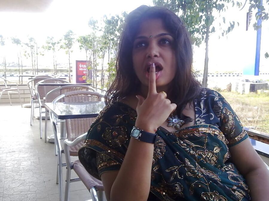Voluptous Indian Desi Wife big Boobs
