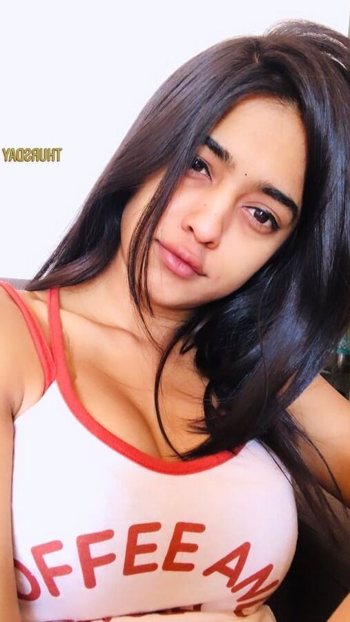 few hot indian girls nudes posting soon ...