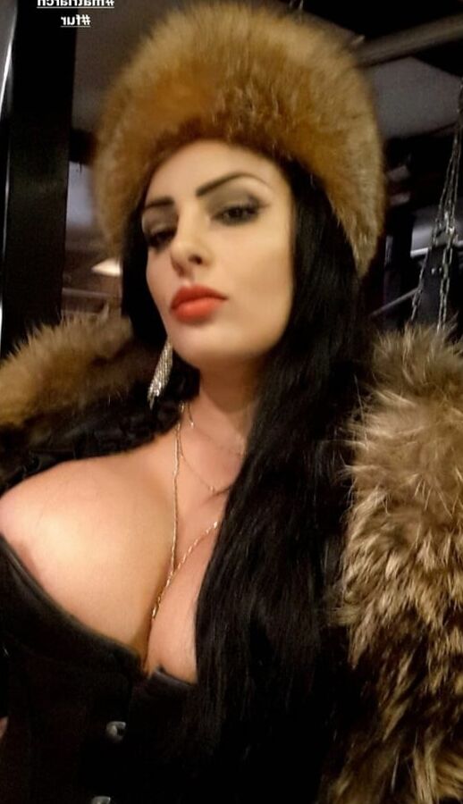 Ezada Sinn All Pictures