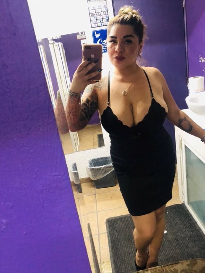 Sexy Curvy Milf