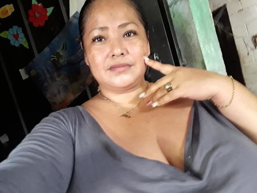 alondra saldana tetuda tetas grandes gigantes