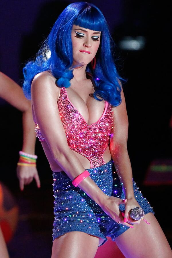 CELEBEAUTY CLEAVAGE KATY PERRY