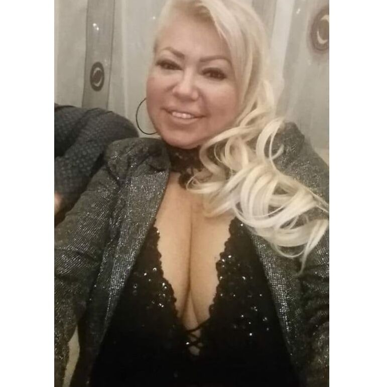ROU ROMANIAN MILFS SLUT MOM IS A ESCORT IN THE US